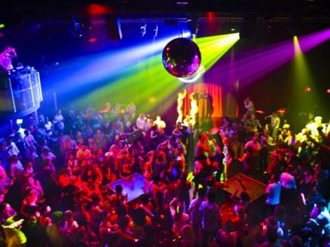 Bakıda qəribə elan: Bu məkana ancaq oliqarxlar buraxılır