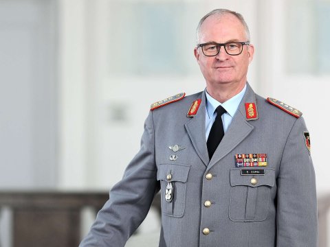 Alman general Rusiya ilə bağlı çıxışına görə vəzifəsini itirdi