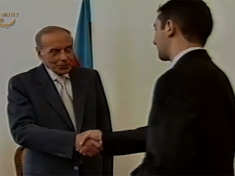 Heydər Əliyevin Prezident təqaüdü verdiyi tələbə indi generaldır - VİDEO