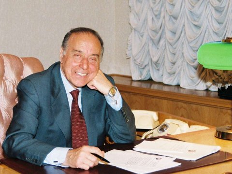 Heydər Əliyevin ilk Prezident təqaüdü verdiyi tələbələr - VİDEO