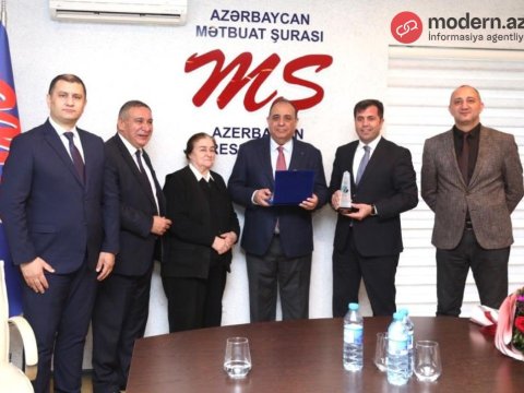 “Şirməmməd Hüseynov mükafatı” səfirə təqdim olundu - FOTO