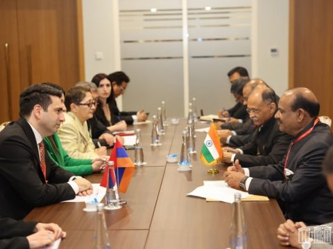 Hindistan və Ermənistan spikerləri Bəhreyndə görüşdü