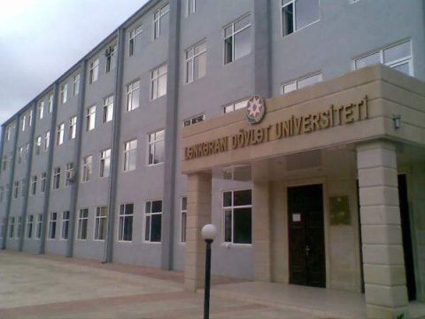 Feysbuk paylaşımına görə prorektora şiddətli töhmət verildi