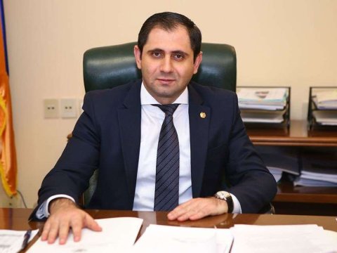 Mən istefa verməyə hazırlaşmıram - Ermənistan müdafiə naziri