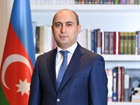 Nazir günün qəhrəmanlarından YAZDI