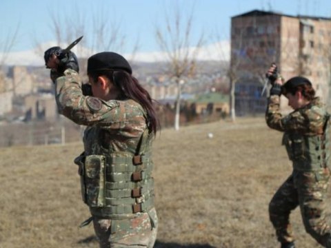 Terrorçular erməni qadınları döyüşə hazırlayır - FOTO
