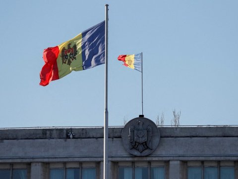 Moldovada parlament dövlət dilinin dəyişdirilməsinə HƏ dedi