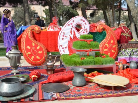 Ağalar Vəliyev aztəminatlı ailələrə bayram sovqatı göndərdi