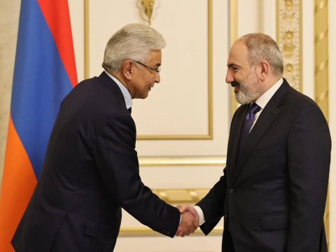Paşinyan KTMT-nin baş katibi ilə görüşdü