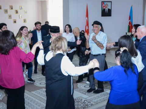 UNEC kollektivi Novruz bayramını “Qocalar evi”ndə qeyd edib