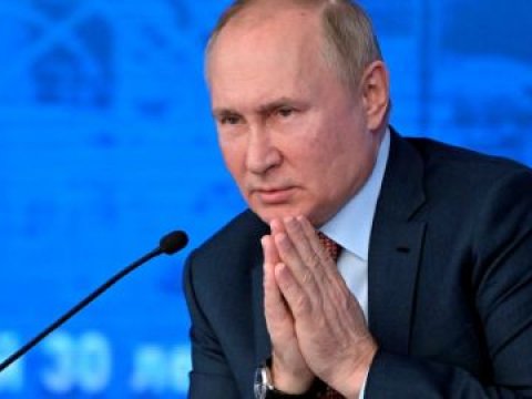 Putin Mariupola səfər edib