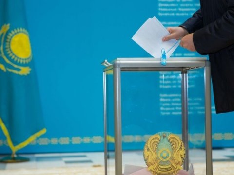 Qazaxıstanda seçicilərin 54 faizi iştirak edib