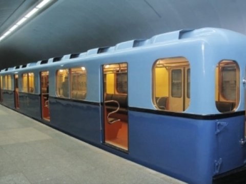 Bakı metrosunda retro vaqonlar nümayiş olunur 