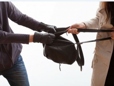 Abşeronda qadına qarşı soyğunçuluq edildi