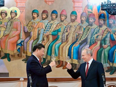 Putin Çin liderinin şərəfinə sağlıq dedi - VİDEO