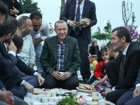 Ərdoğan ilk iftarını zəlzələ bölgəsində açacaq