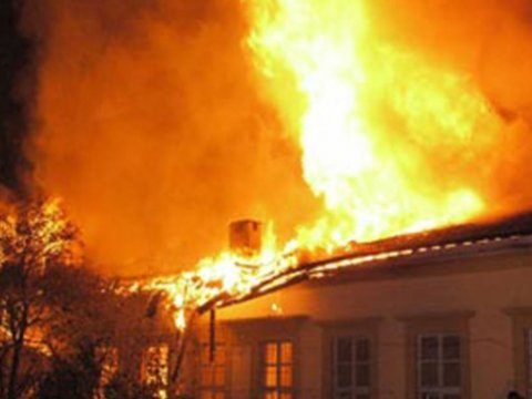 Füzulidə 3 otaqlı ev yandı