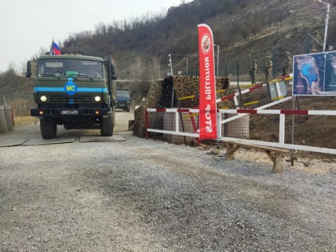 Sülhməramlıların 6 maşını Laçın istiqamətinə keçib