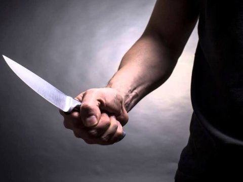 Qayın yeznəsini bıçaqladı