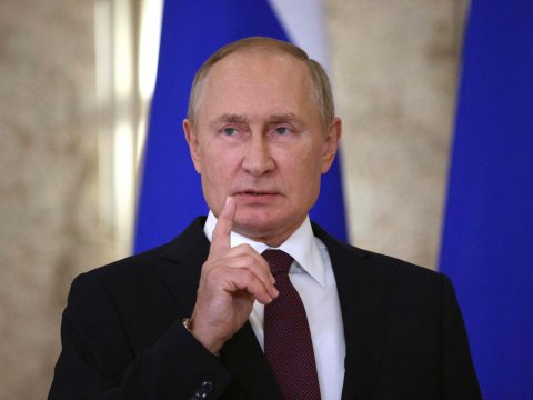Ukraynaya silah tədarükü təhlükə yaradır - Putin