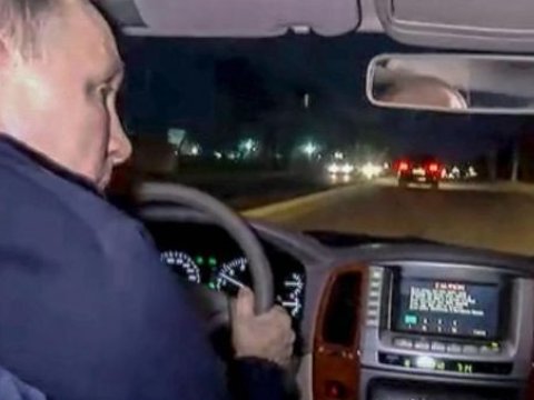 Maşından tez düşmək üçün... - Putin Mariupola səfərindən danışdı