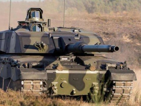 Ukrayna hərbçiləri Britaniyada tank təlimlərini başa vurdu