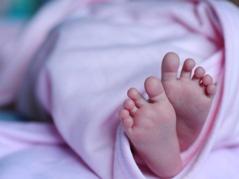 Qadın 1 yaşlı körpəsini qətlə yetirib - MƏHKƏMƏ