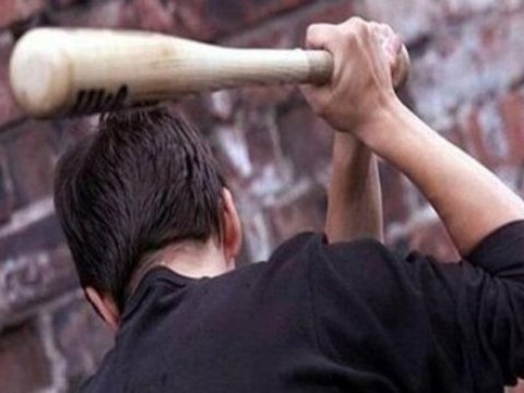 Oğul atasını taxta ilə döyüb öldürdü 