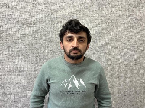 Tanışının fotolarını çəkib şantaj etdi - VİDEO