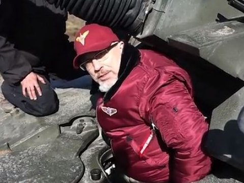 Reznikov “Challenger” tanklarını şəxsən sınaqdan keçirdi - VİDEO
