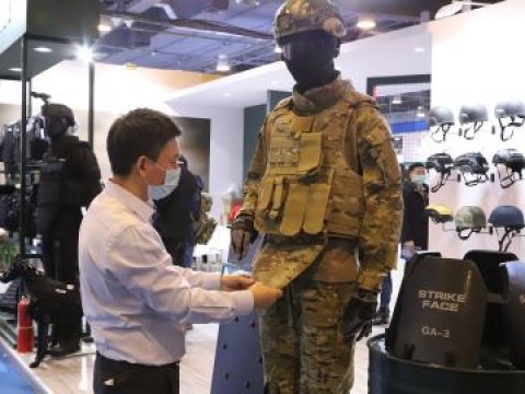Çin Rusiya üçün zirehli gödəkçələr istehsal edir