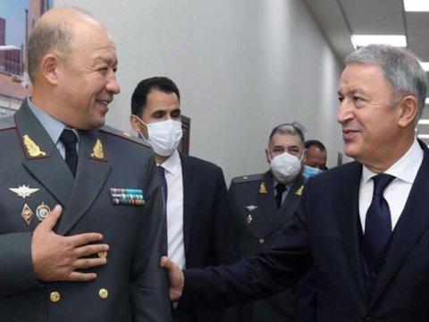 Akar özbək həmkarı ilə danışıqlar apardı