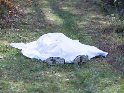 8 yaşlı uşağın meyiti evin qarşısında tapıldı