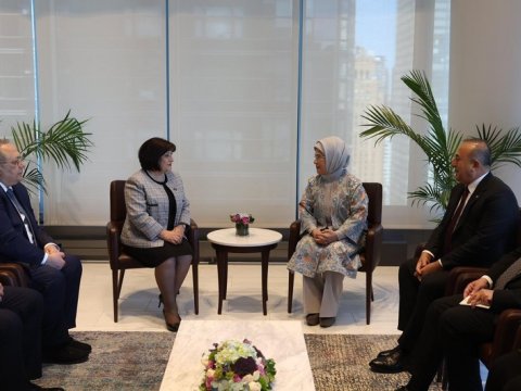 Spiker Əminə Ərdoğanla görüşdü