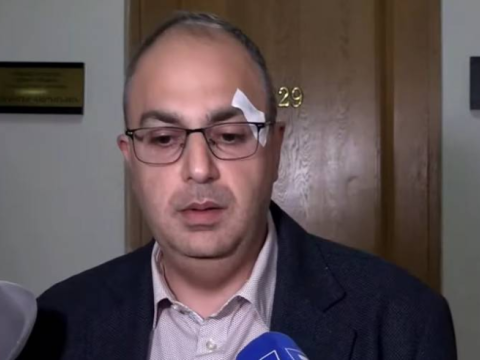 Deputat parlamentdə döyülməsindən DANIŞDI