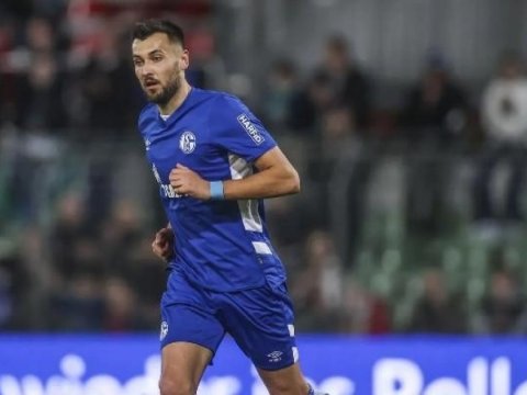Azərbaycanlı futbolçu “Şalke”yə qələbə qazandırdı