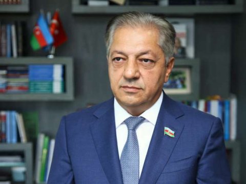 Silahla gəzməyi mənəvi baxımdan qəbul edə bilmərəm - Deputat