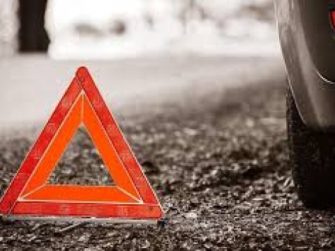 Maşın körpüdən aşdı - Ölən və yaralanan var