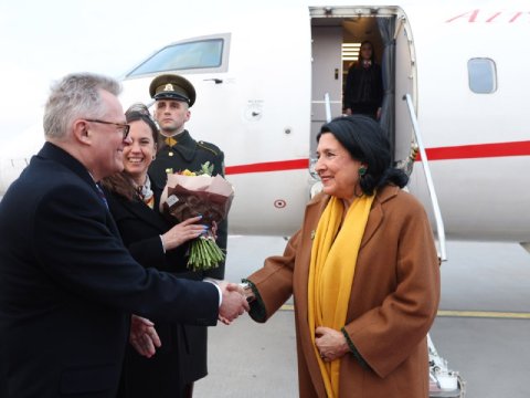 Zurabişvili Litvaya getdi