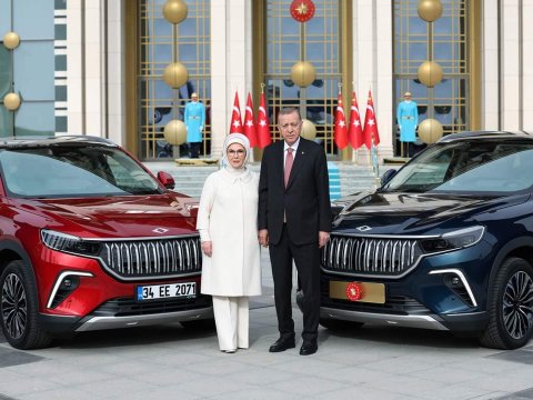 İlk “Togg” elektromobili Ərdoğana verildi