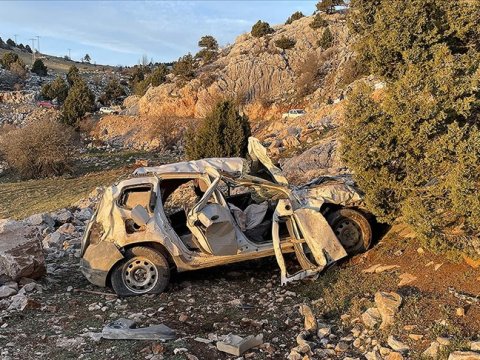 Fəhlələri daşıyan maşın aşdı - 5 ölü