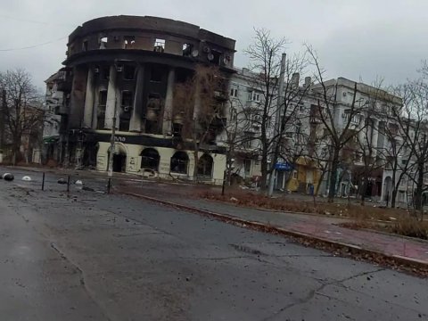 Ruslar Baxmutda irəliləyir: İnzibati bina ələ keçirildi