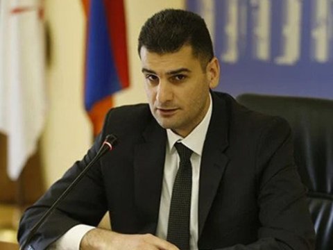 Paşinyan özünə müşavir təyin etdi 