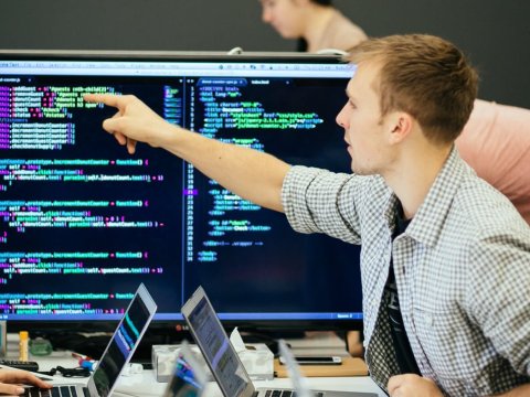 Texnoloji sahəyə KÜTLƏVİ AXIN - Müsbət və mənfi məqamlar