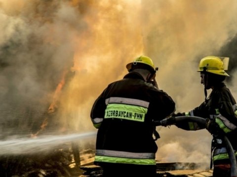  Bakıda yaşayış binasında YANĞIN olub