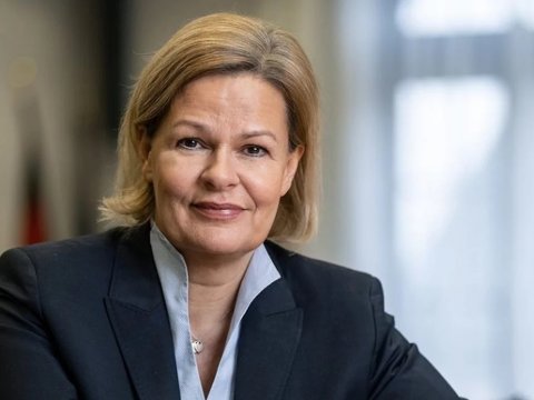 Almaniyalı nazir ukraynalı qaçqınların müdafiəsinə qalxdı