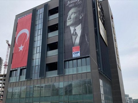 CHP-nin binasına hücum edən şəxs saxlanıldı - YENİLƏNİB
