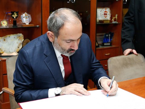 Paşinyan Ermənistanın Çindəki diplomatını işdən çıxardı