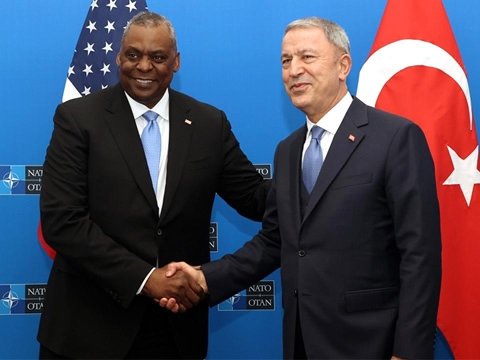 Hulusi Akar amerikalı həmkarı ilə danışıqlar apardı