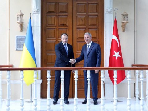 Hulusi Akar ukraynalı nazirlə görüşüb